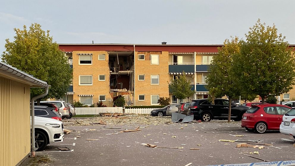 Stora skador på den explosionsdrabbade fastigheten i Linköping.