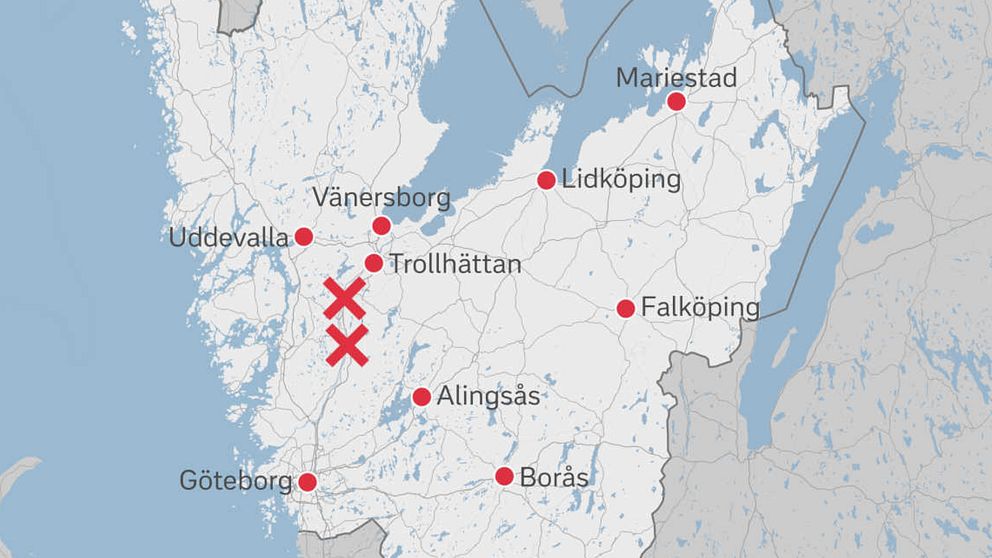 En karta över Västsverige med två kryss där två olyckor skett på E45.