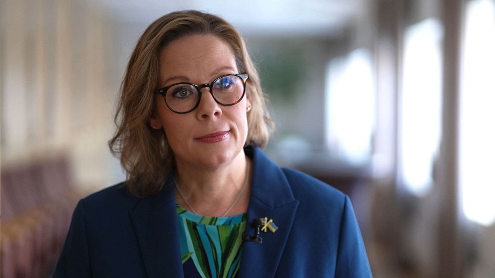 Hör migrationsministern berätta mer om kravet.