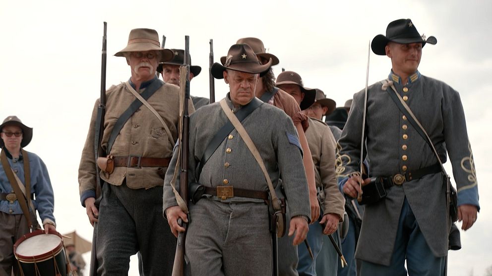 Personer utklädda till soldater under en ”reenactment” av slaget vid Gettysburg 2022.