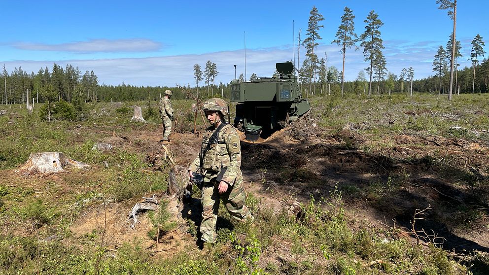 Amerikansk soldat i skogen