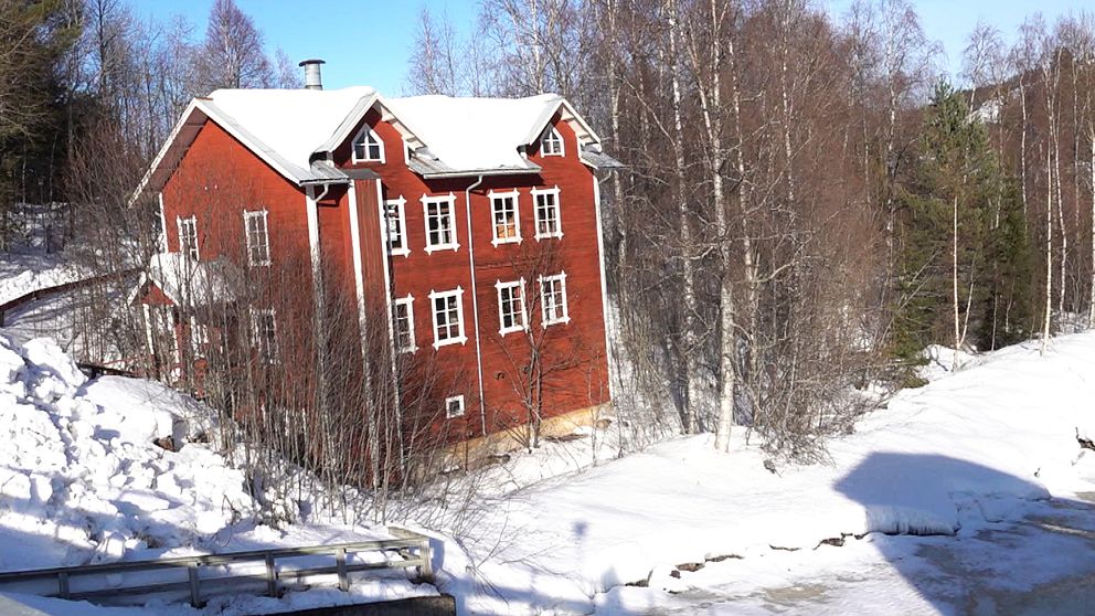 Kvarn i snölandskap