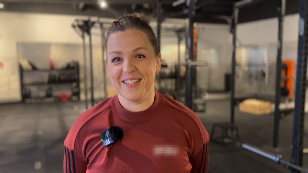 Linda Pettersson på IKSU har uppsatt hår och röda träningskläder.