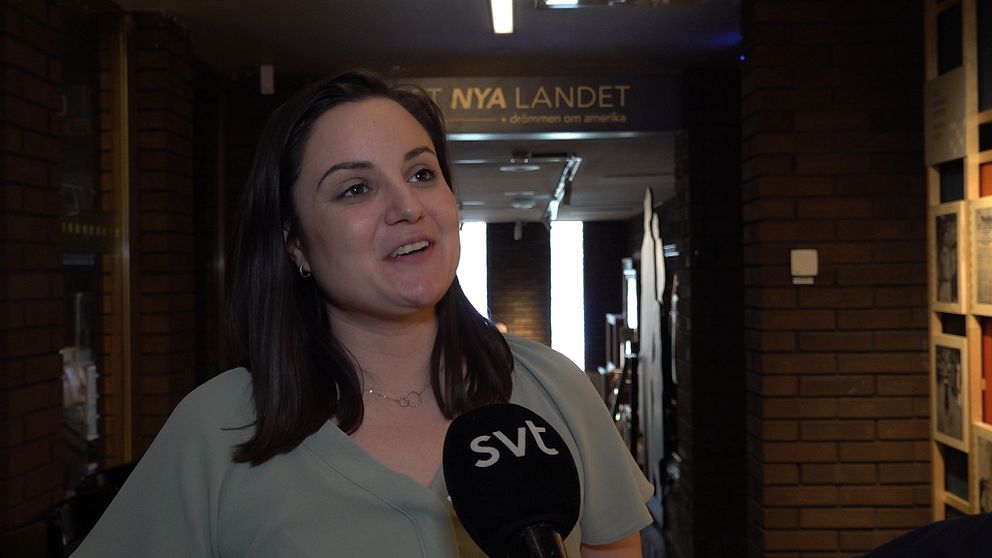 Henrietta Modig Serrate intervjuas efter regionfullmäktige.