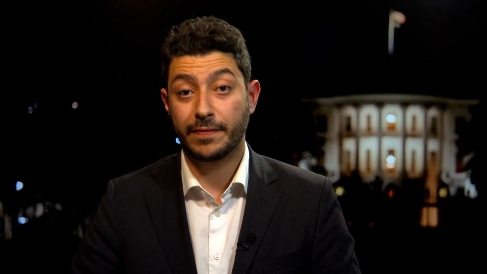 USA-korrespondent Fouad Youcefi med Vita huset i bakgrunden.