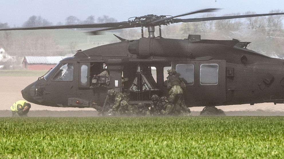 soldater militär helikopter