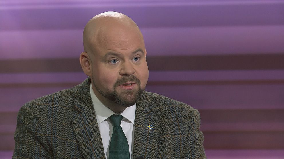 Landsbygdminister Peter Kullgren (KD) gästar SVT:s 30 Minuter med programledare Anders Holmberg.