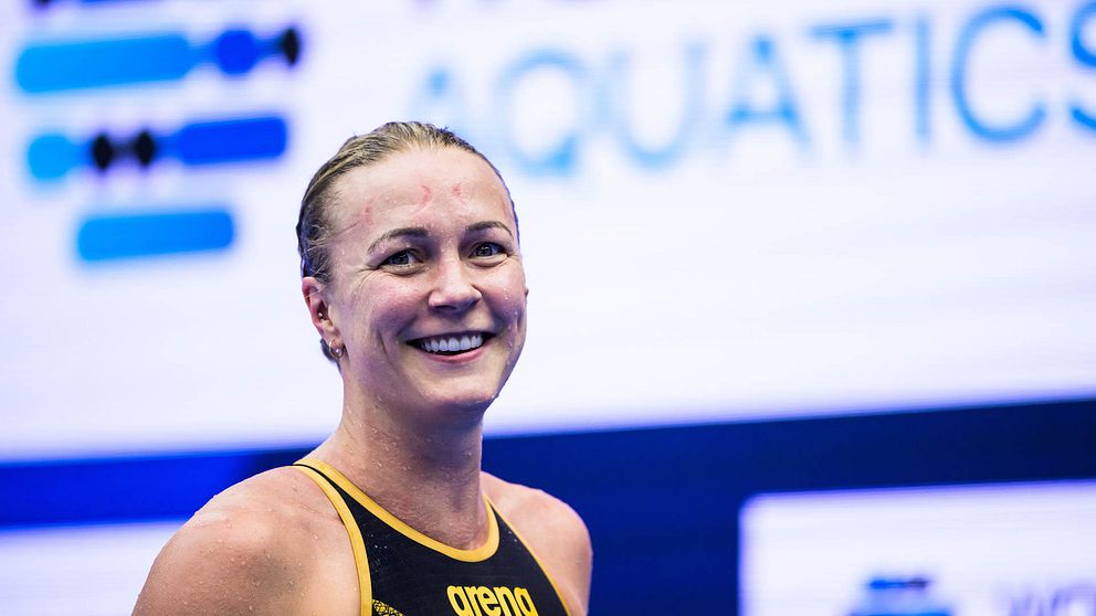Sarah Sjöström ler efter en ny seger i världscupen.