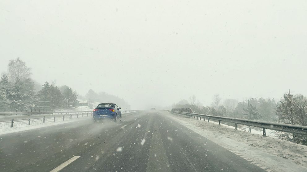 Snöoväder på E4