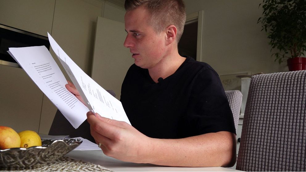 Det tog flera veckor innan Jonathan Ravelin kunde komma till liv igen i alla system. I klippet berätta han om varför han stämmer staten.