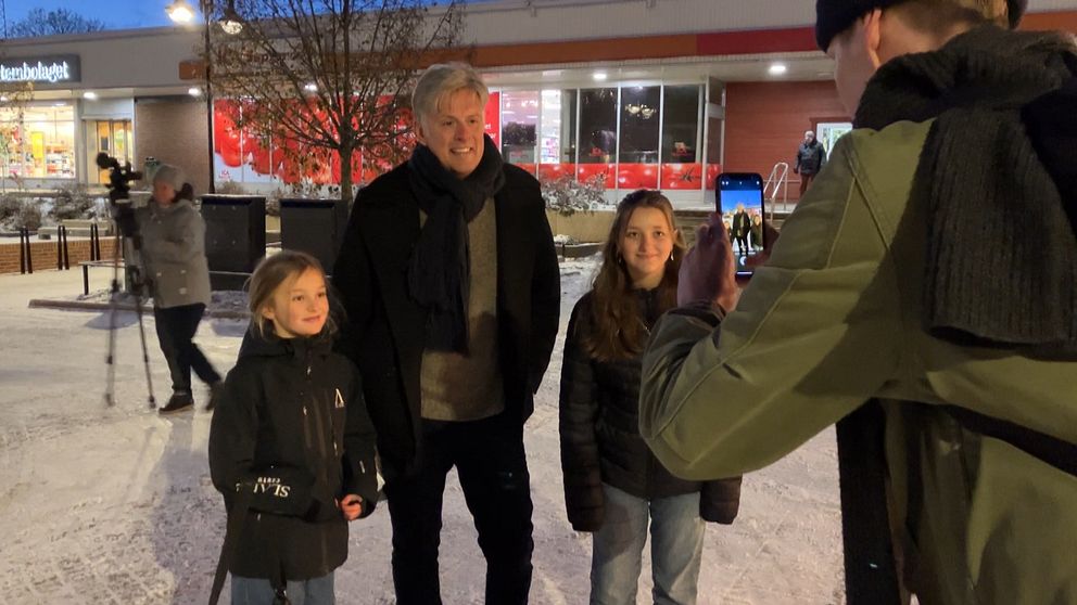 Gruppbild tas av fotograf