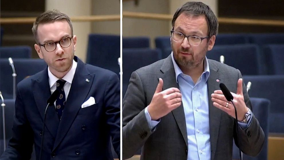 Infrastrukturministern Andreas Carlson (KD) till vänster och riksdagsledamoten Peder Björk (S) till höger, båda i riksdagens kammare.