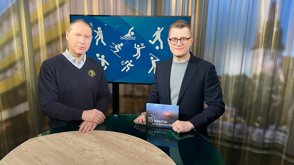 Patrik Drivstedt och Magnus Bergevin står vid ett bord i en studio.