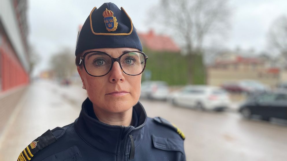 Polischefen Karin Wessén i polisuniform