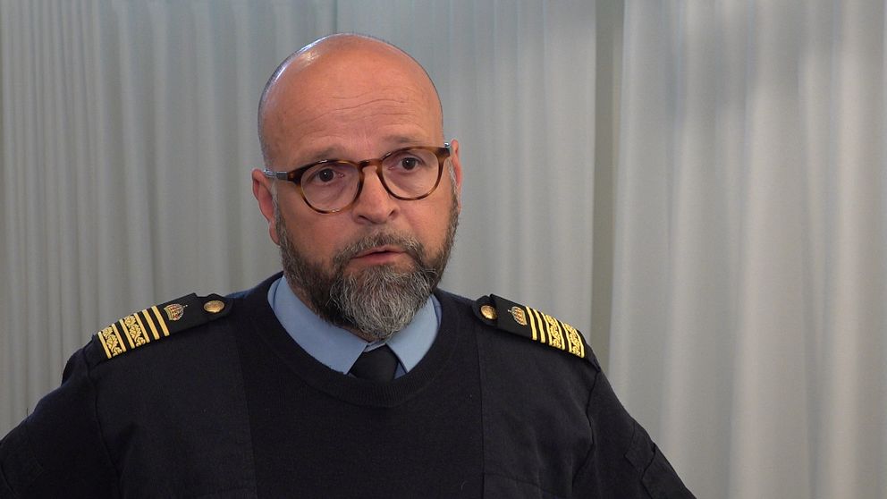 Polisen Andreas Pallinder pratar om den kritik som riktats från Kvinnojouren.