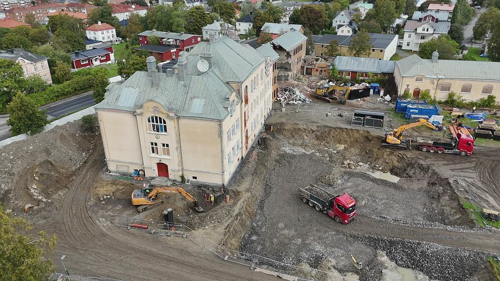 en flygbild över den gamla skolan i Härnösand som byggs om till domstol.