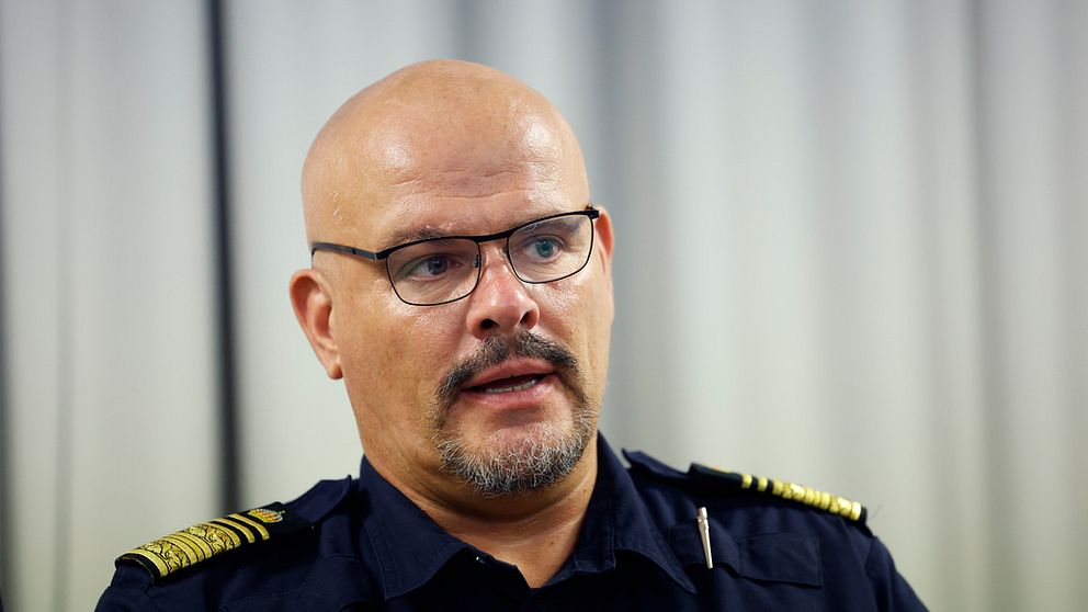 Stockholms regionpolischef Mattias Andersson vid en pressträff om våldsvågen i Stockholmi september.