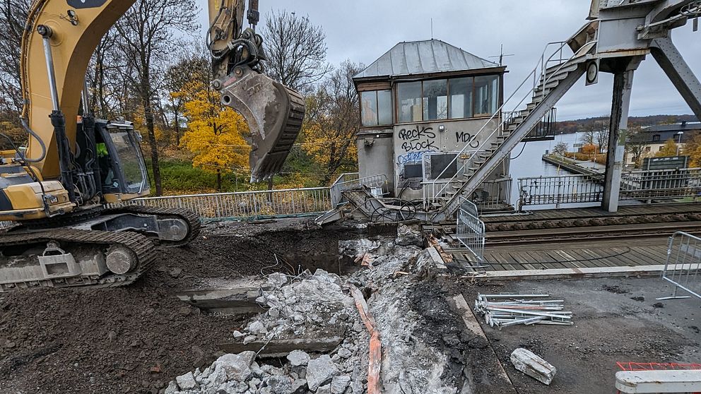 Grävmaskin vid Danviksbron