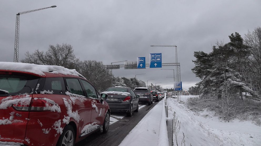 Bilar i kö på Ölandsbron