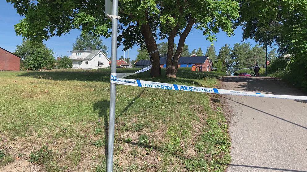 Polisavspärrning vid bostadsområde i Sidsjö efter två mordförsök