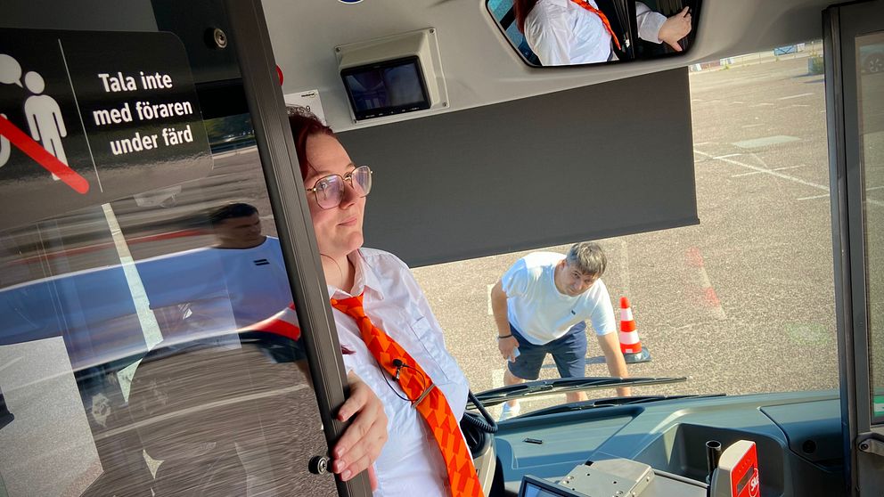 Kvinnlig busschaufför