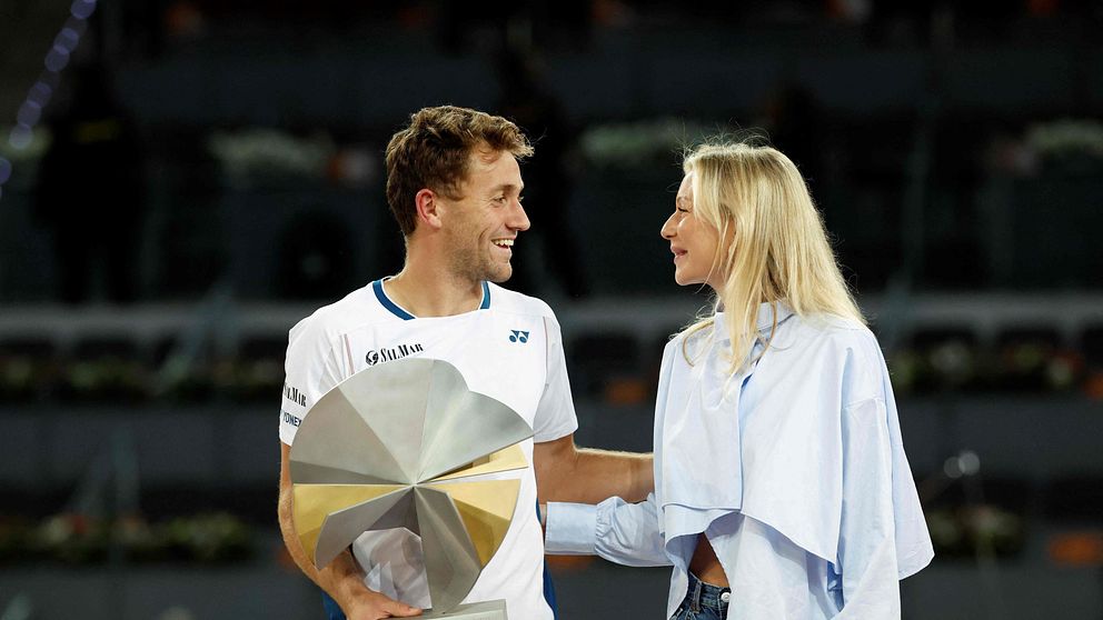 Casper Ruud firade karriärens största titel med fästmön Maria Galligani.