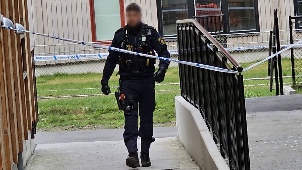 Polisavspärrningar i Hageby efter en misstänkt misshandel