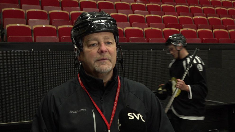 Brynäs IF:s nye huvudtränare Niklas Gällstedt intervjuas