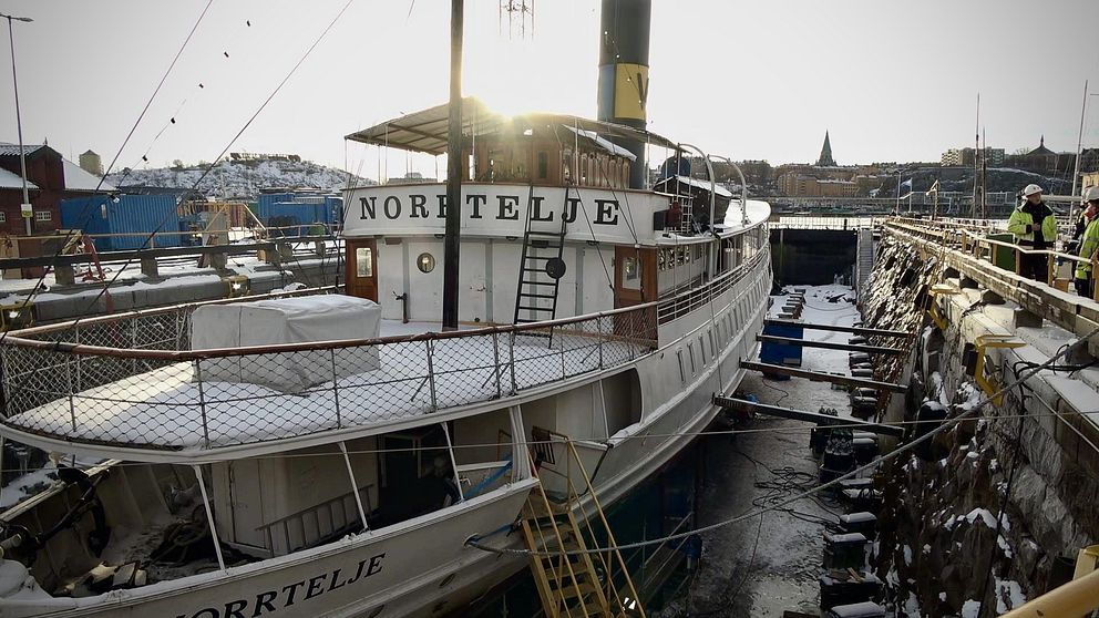Båten S/S Norrtelje renoveras på Beckholmen