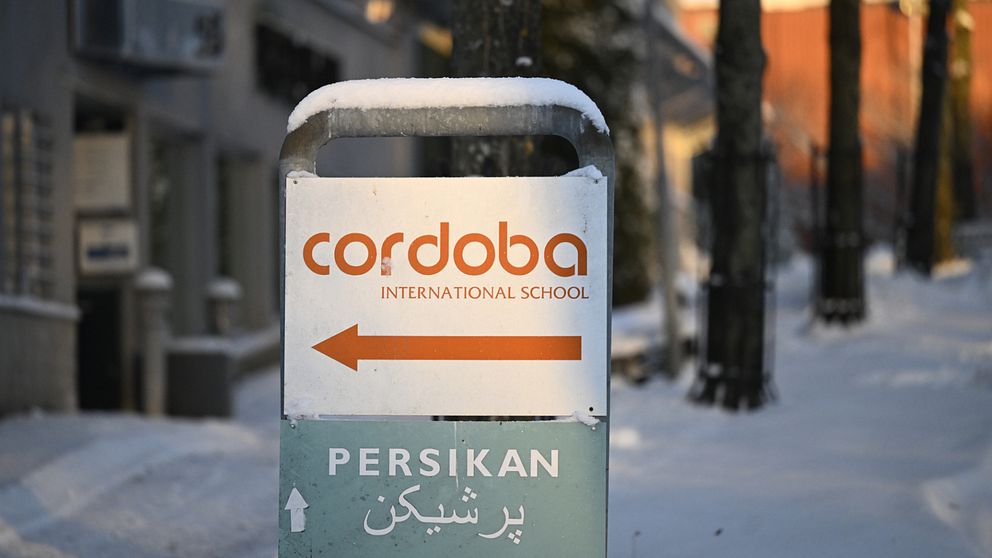 Skylt med skolan namn, Cordoba