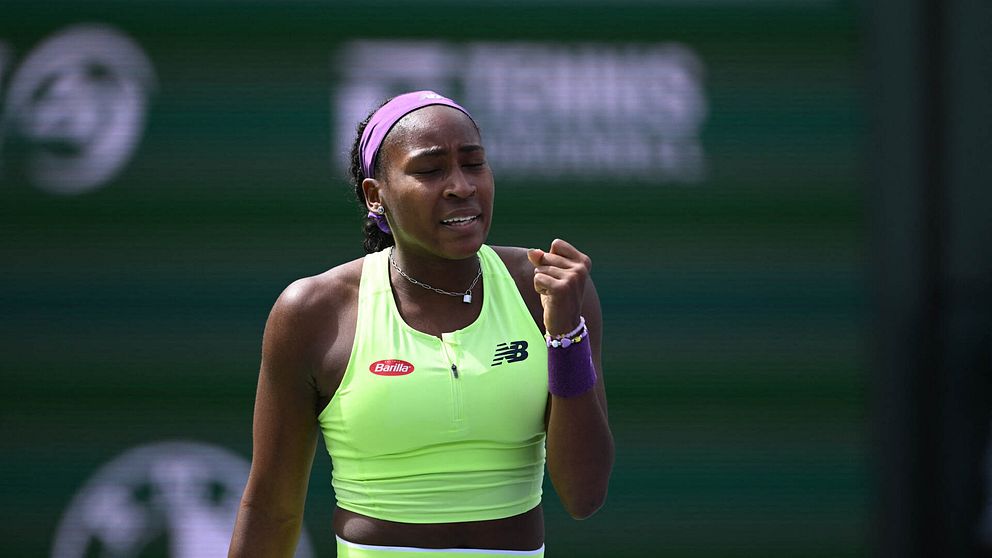 Coco Gauff gav sig själv en tidig födelsedagspresent när hon slog ut italienskan Lucia Bronzetti i Indian Wells (6-2, 7-6).