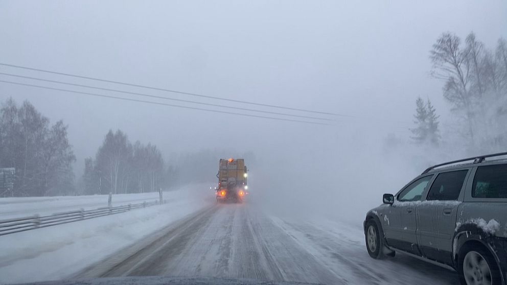 Snökaos på E4 mellan Härnösand och Timrå.