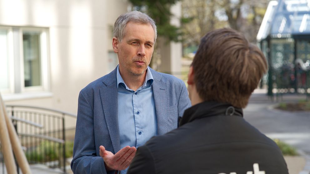 Områdeschef Martin Gunnarsson står utanför USÖ där de nu planerar om operationer efter övertidsblockaden