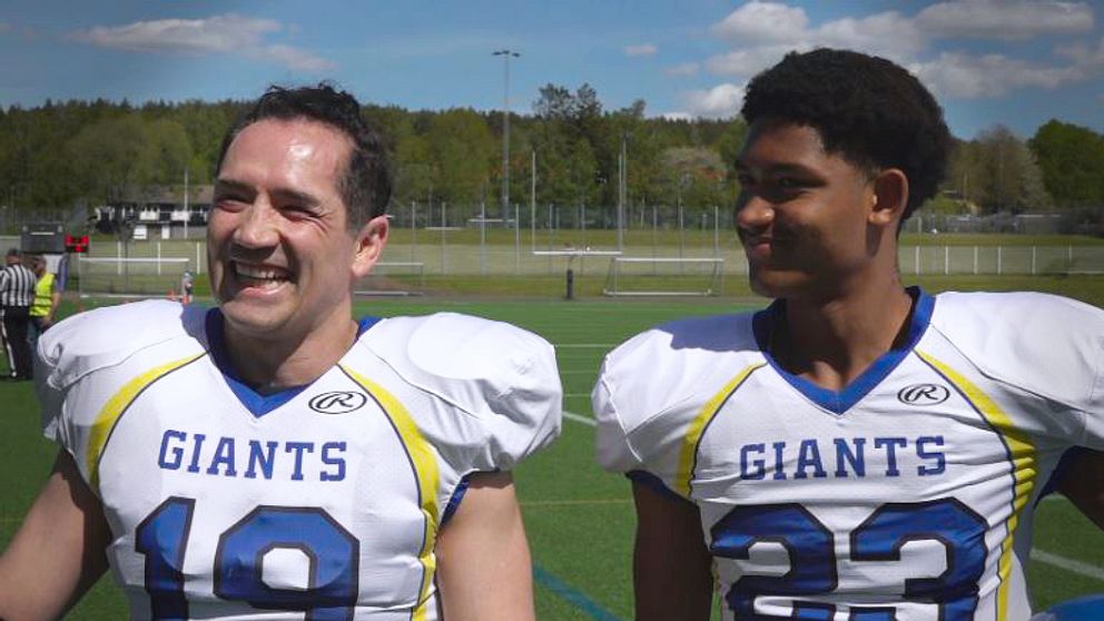 Två spelare i Göteborg Giants. Amerikansk fotboll derby i Göteborg.