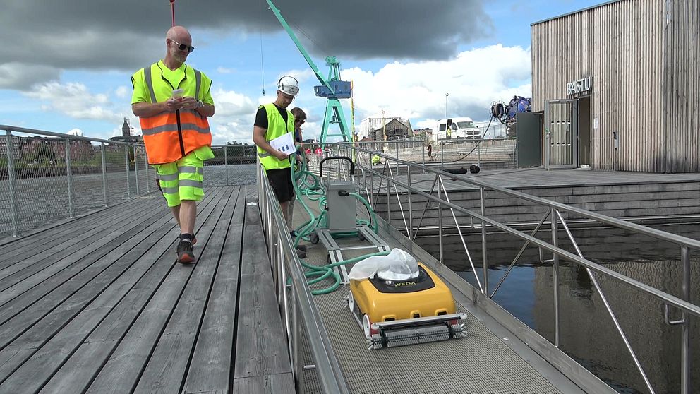 Robot som bekämpar sjögräs och alger