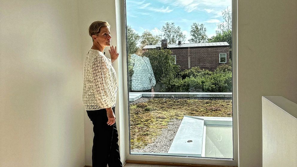 Mäklaren Ulrika Bolander inne i lyxvillan för 23 miljoner.