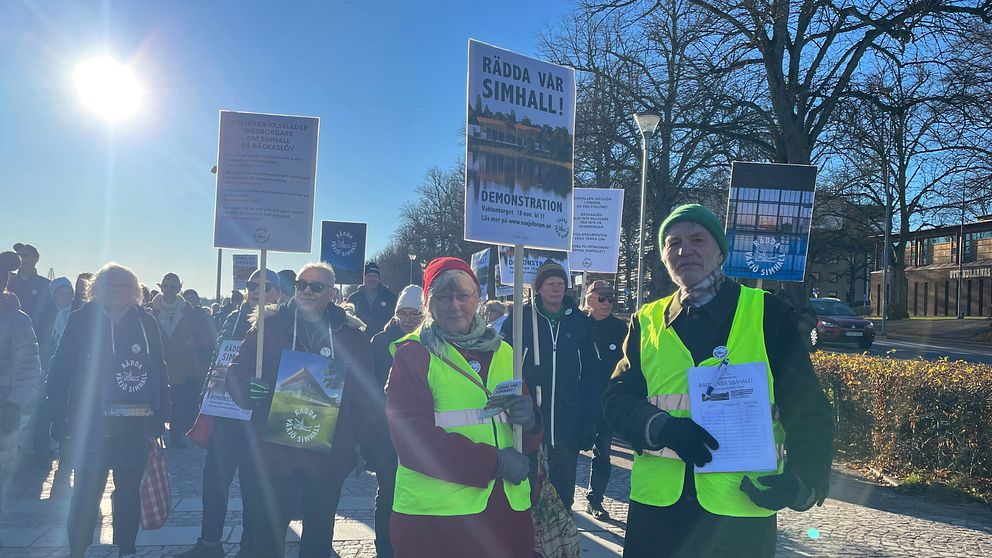 Växjö Forum demonstrerar för att rädda simhallen i Växjö