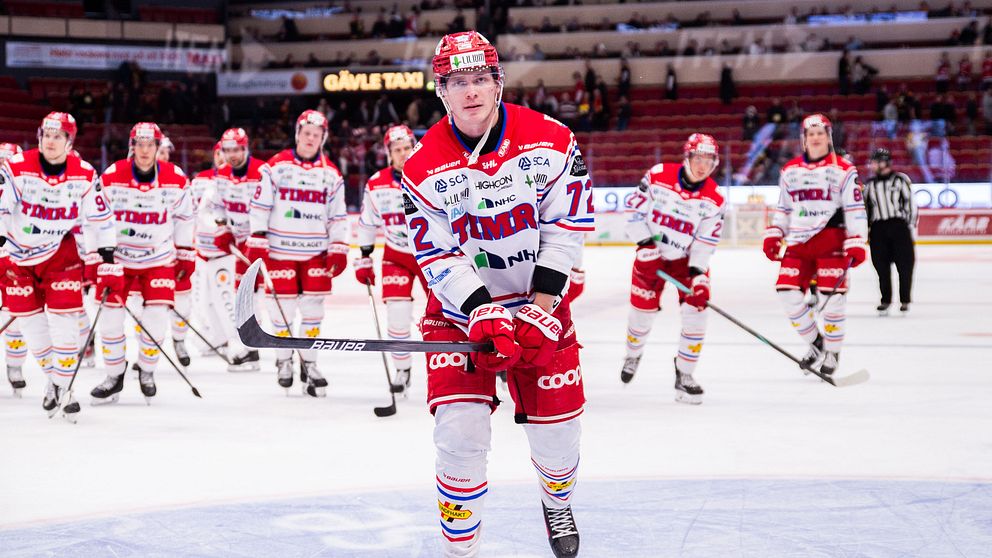 Spelare firar efter seger mot Brynäs i SHL