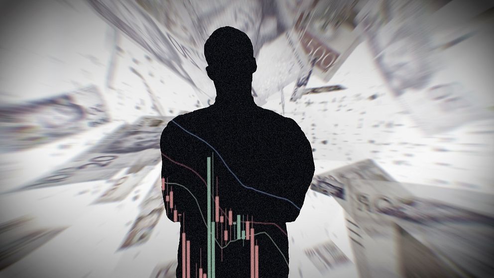 Silhuett av ”Isak” mot bakgrund av sedlar och fallande börsgraf.