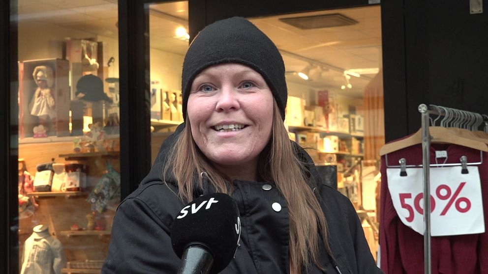 en kvinna på stan i Växjö