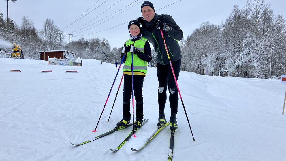 Elmer och Erik, var två av de som tog sig till Boxholm för skidpremiär.