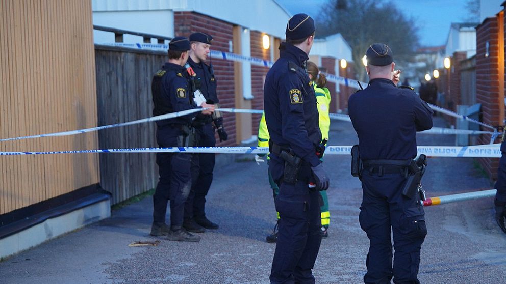 Den 14 april sköts en 16-åring pojke till döds i området Navestad, Norrköping.  Nu har två misstänkta gripits.