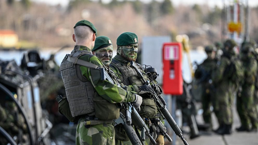 Svenska soldater under den tidigare militära övningen Aurora 23.