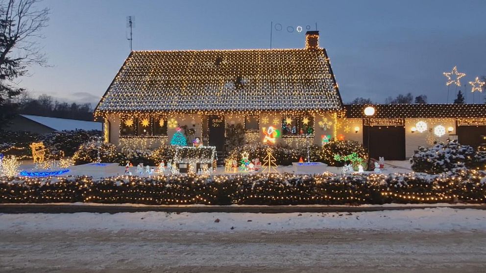 Villa pyntad med tiotusentals julljus