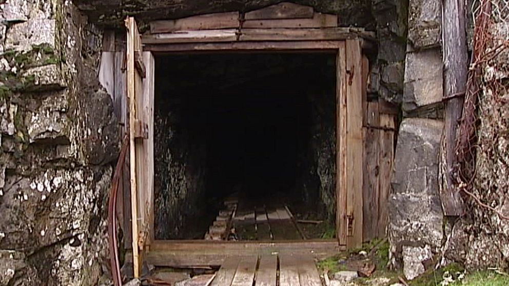 En ingång står öppen till den hundra år gamla gruvan i Nautanen, Gällivare kommun.
