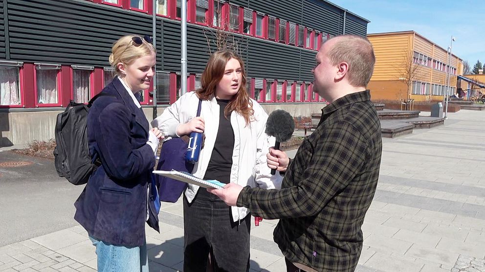 Reporter Viktor Lundmark intervjuar bland annat  Lovisa Hakeröd, student vid LTU.