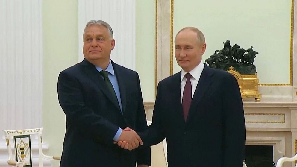 Ungerns premiärminister Orbán besöker Putin i Moskva.