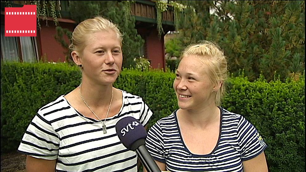 Maja Dahlqvist och Jonna Sundling intervjuas av SVT i Italien.