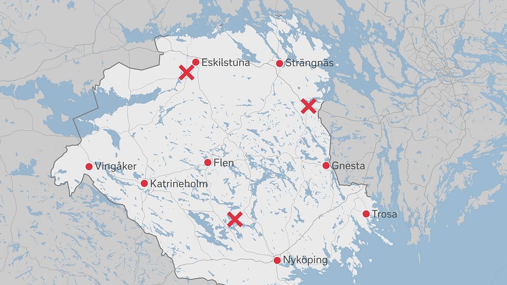 En karta över Sörmland med tre olika olycksplatser markerade. En på väg 631, en på E20 och en på väg 230.