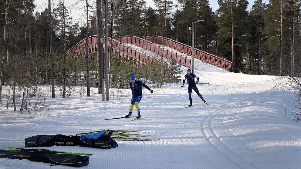 Gustav Hindér och Johan Wåhlström arbetar i Luleå med att ta fram världens snabbaste skidor till OS 2026.